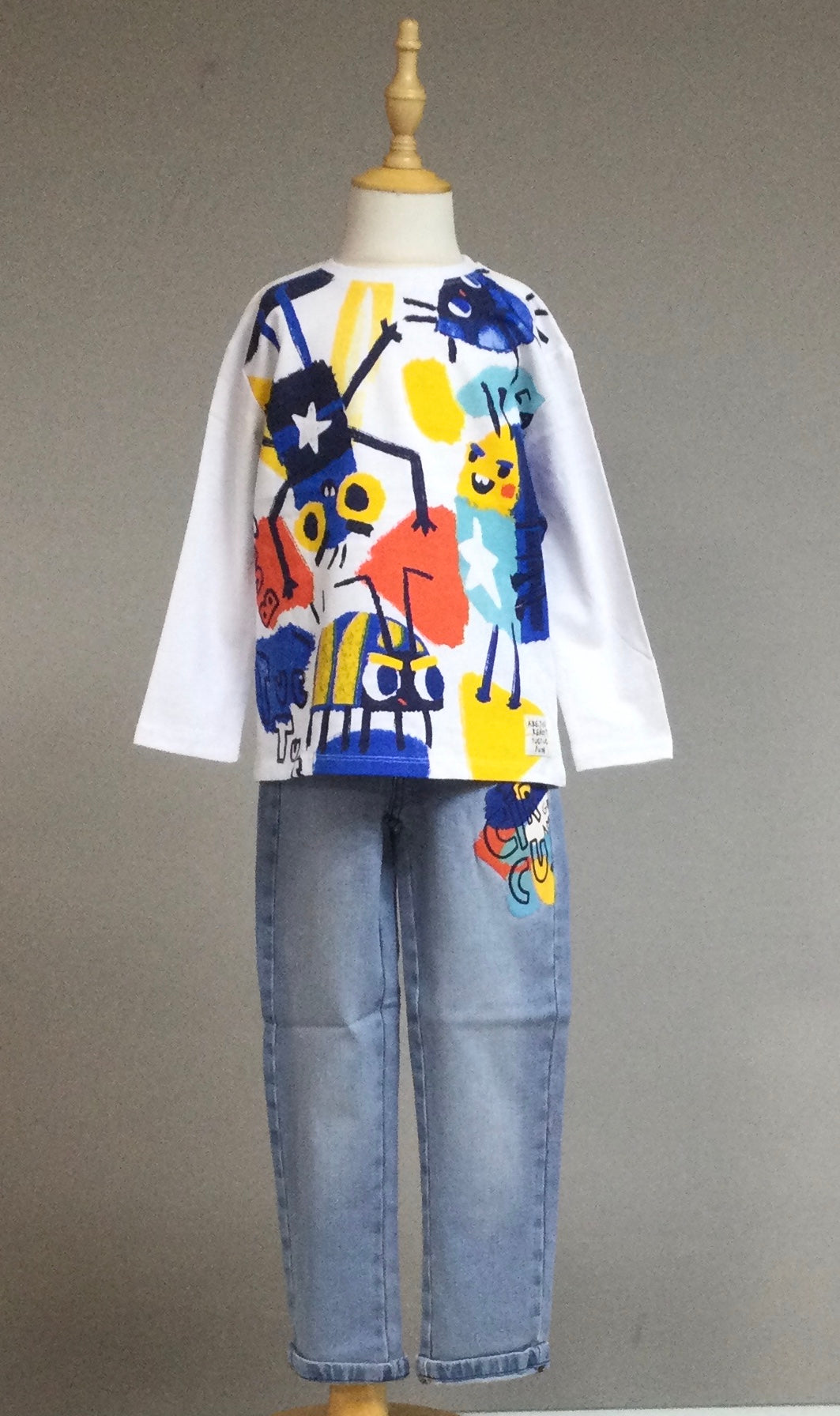 TucTuc Jersey T-Shirt White With Denim Trousers / Amazing Collection