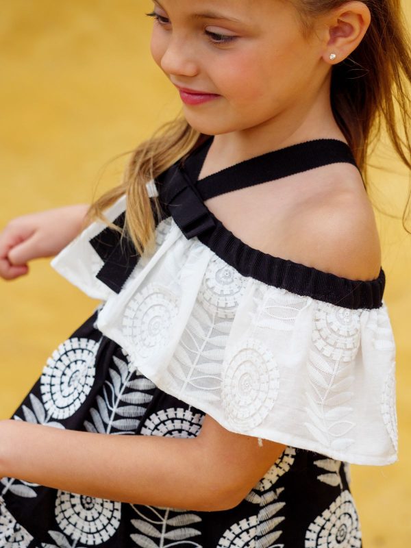 José Varón Vestido Negro Calado Flores Blanca