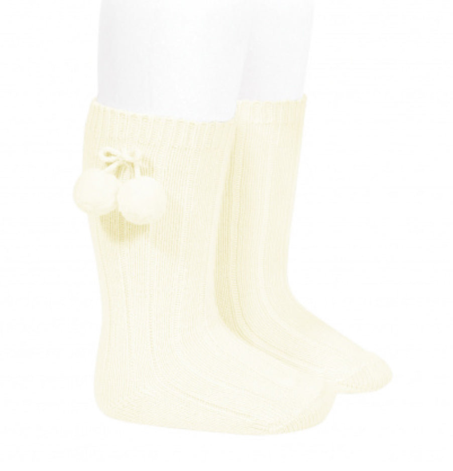 Cóndor Calcetín Corto Borlas Cava Ref.2.588/4 Col:303