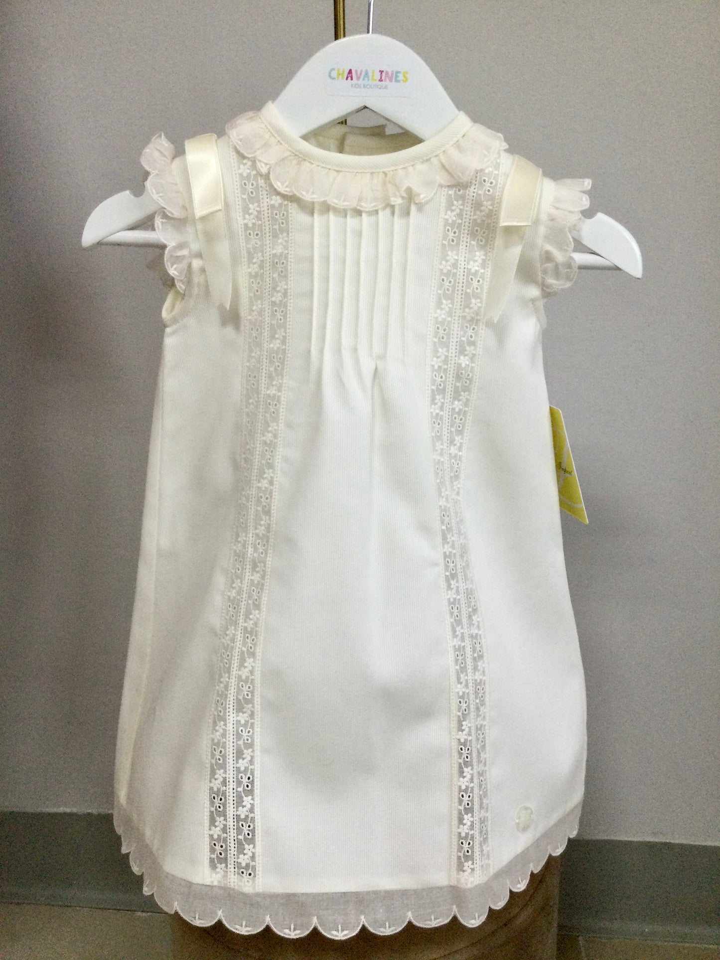 Lili’s Imports- Manolita Faldón Crudo Surt.