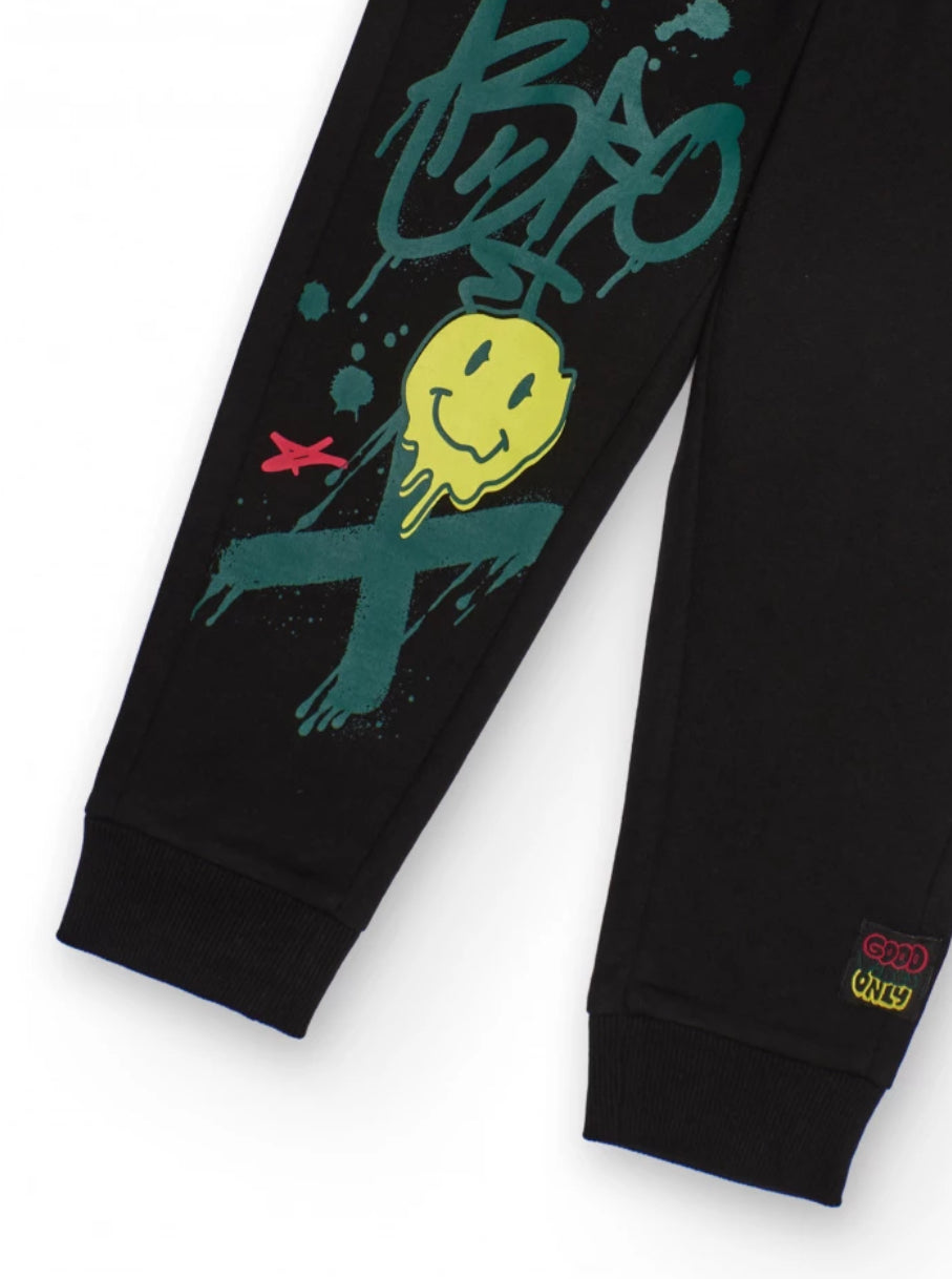 TucTuc NK Camiseta Manga Larga Estampado Cajas Y Pantalón Jogger Negro Con Estampado Grafitti