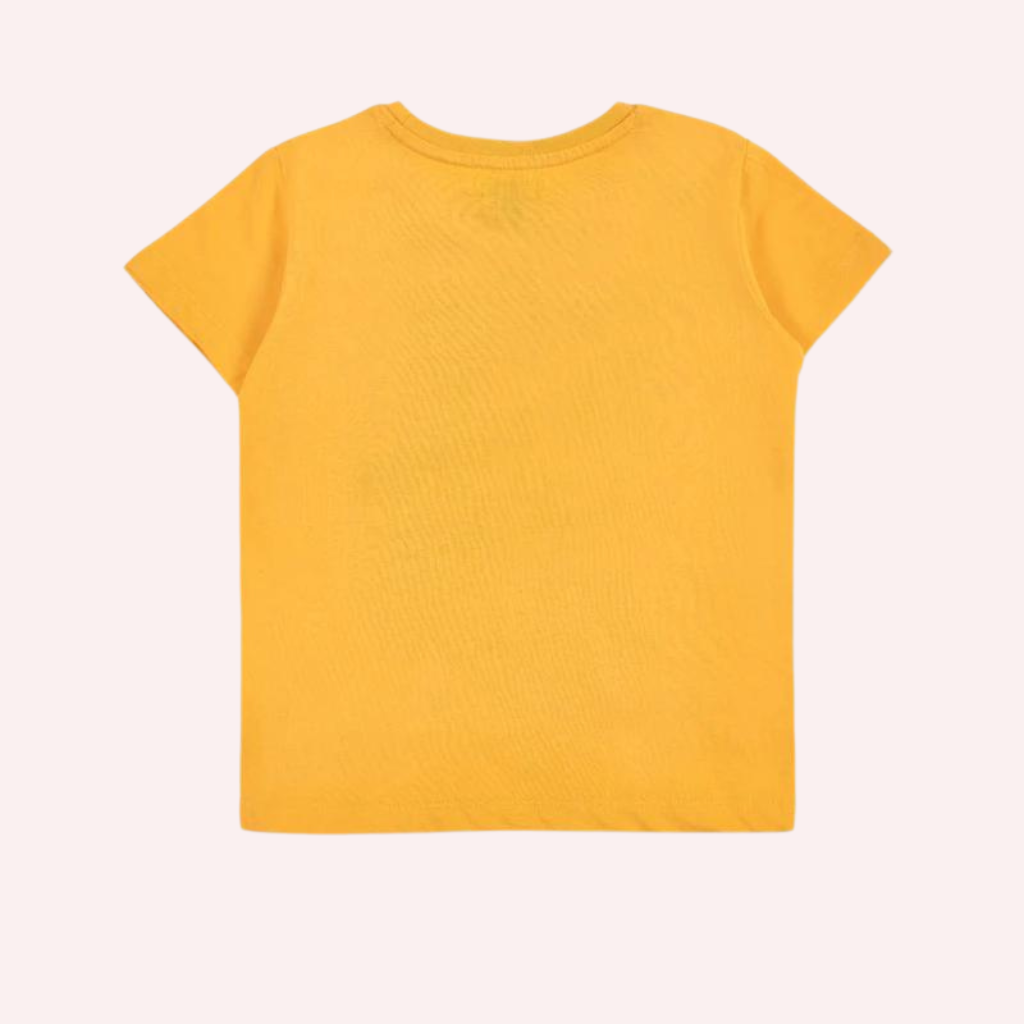 TucTuc NK My Plan To Escape Yellow Knit T-Shirt and Olive Bermudas