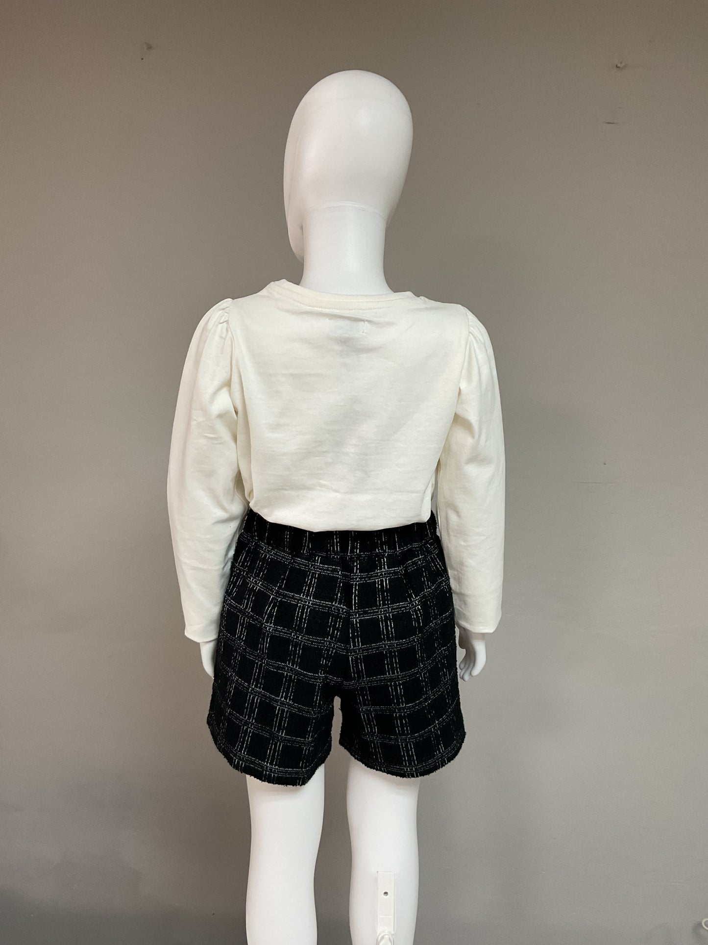Tuc Tuc NK Conjunto Camiseta de manga larga color crema con lazo estampado y Falda Pantalón Negra