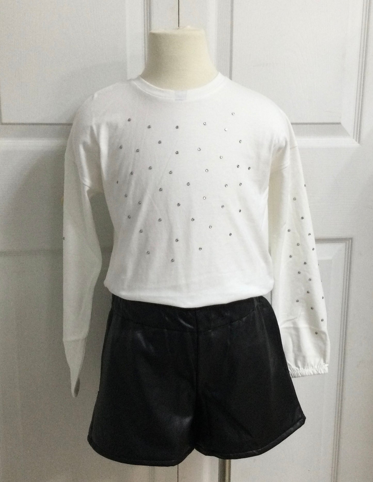 TucTuc Nk Oriana Basic Long Sleeves With Carmela Woven Short / NK Central Park Collection