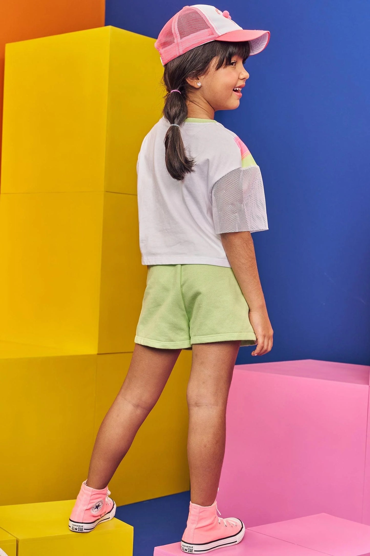 Kukiê Conjunto de blusa boxy over ‘em meia malha e shorts em moletom Ref. 75867