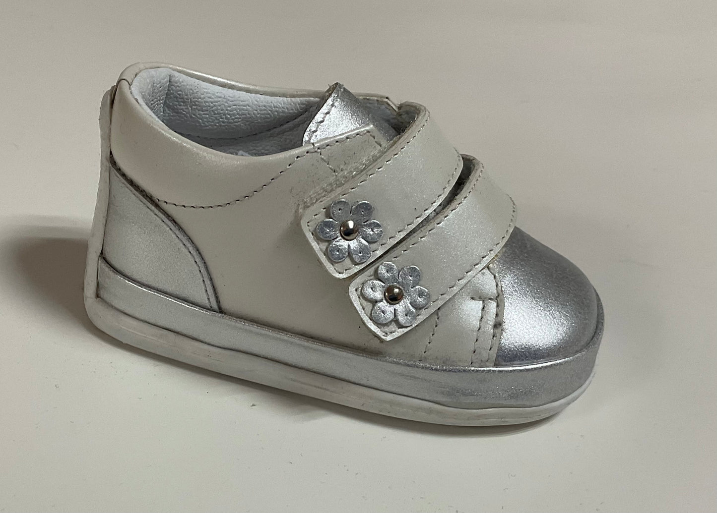 Karela Kids Pre-Walk Silver/ Pearl White Shoes