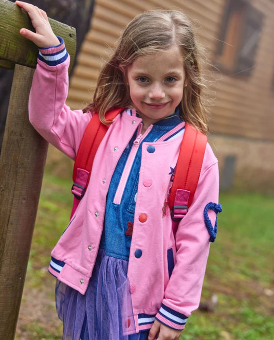 TucTuc Chaqueta tipo varsity rosa para niña con detalles bordados y aplicaciones en 3D.