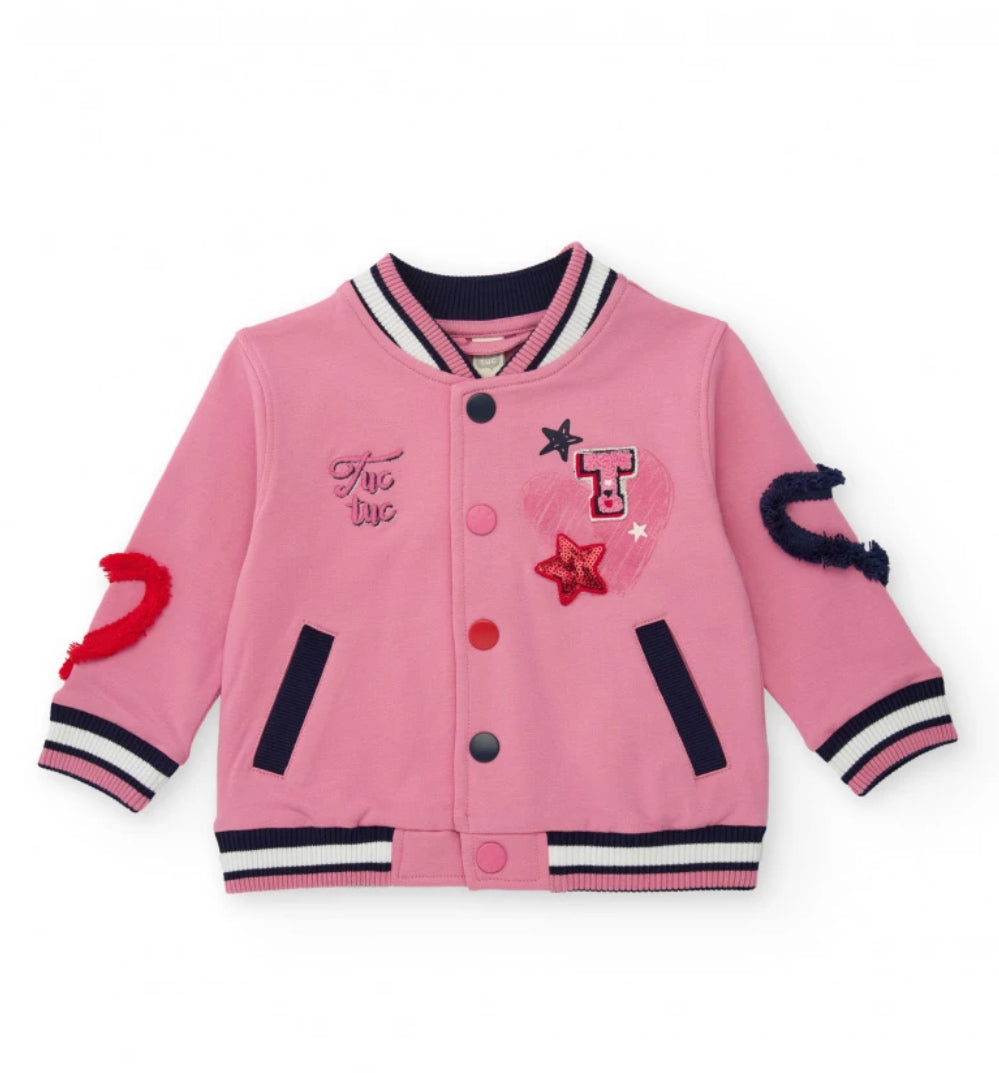 TucTuc Chaqueta tipo varsity rosa para niña con detalles bordados y aplicaciones en 3D.