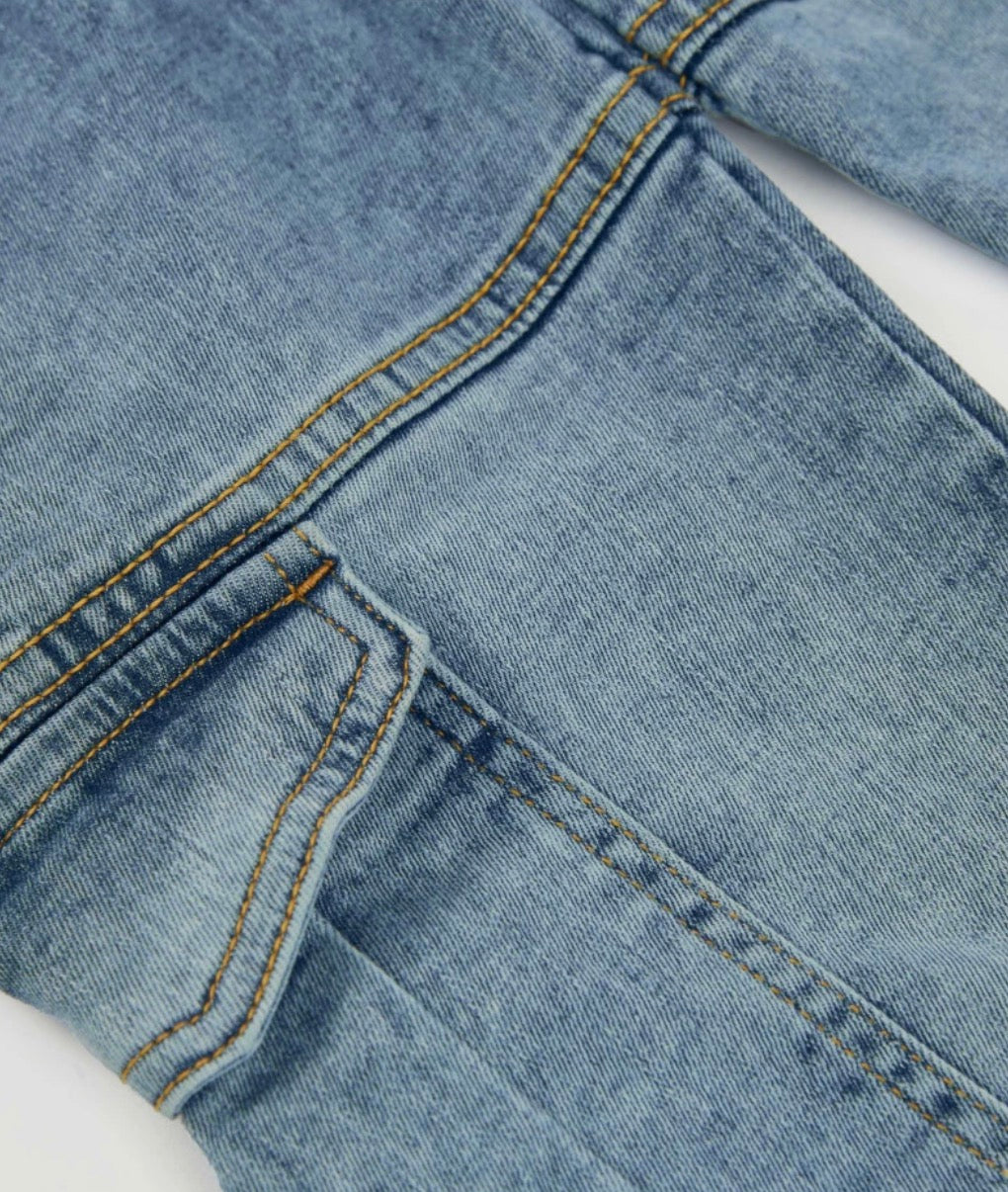 TucTuc NK Top Tirante Finos Cruzados Y Pantalón Cargo Denim