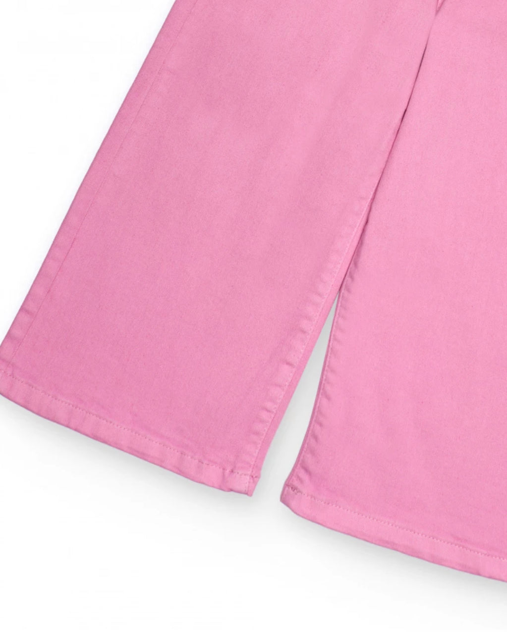 TucTuc NK Conjunto Niña Camiseta manga larga flores bordadas y Pantalón mezclilla color rosa.