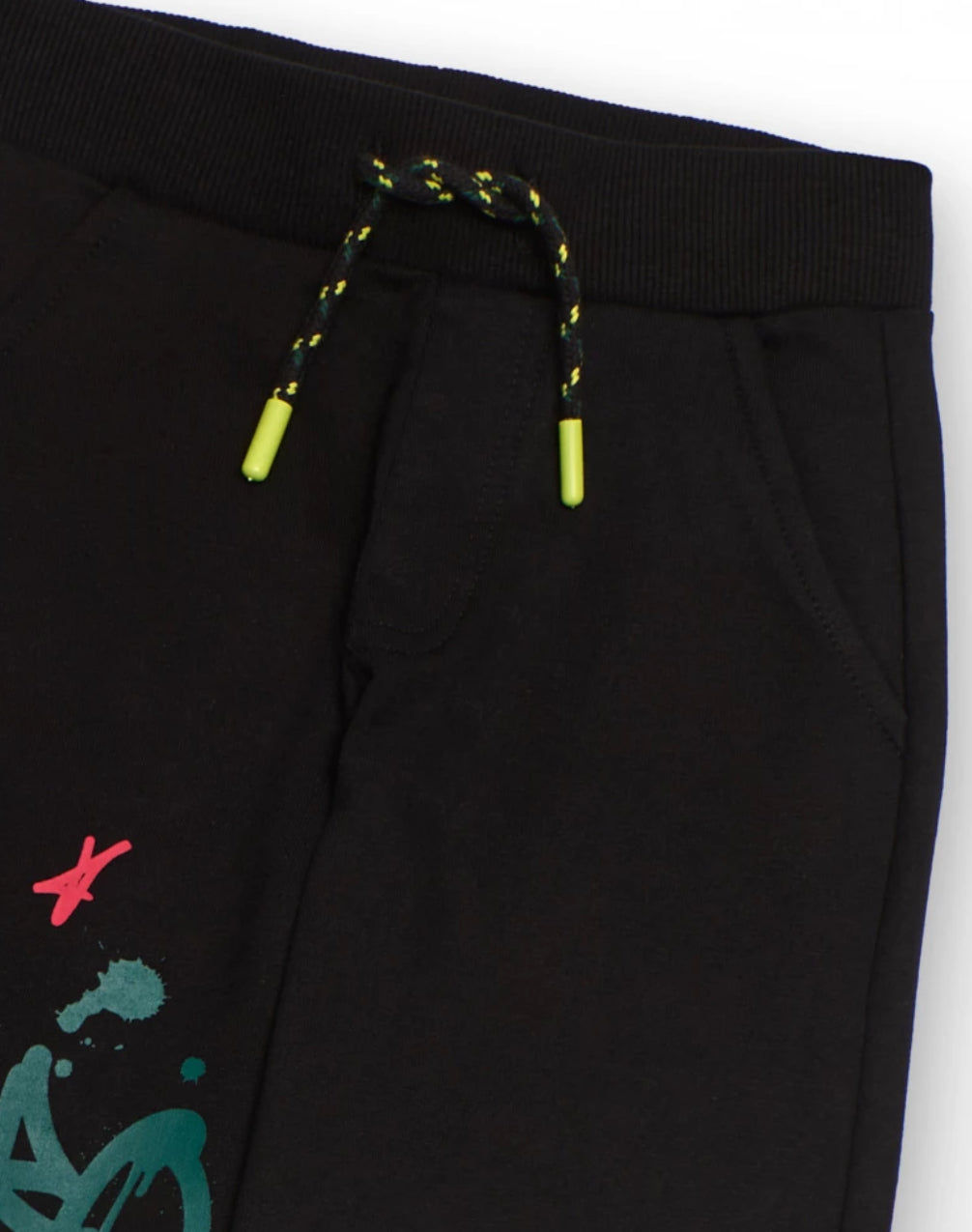TucTuc NK Camiseta Manga Larga Estampado Cajas Y Pantalón Jogger Negro Con Estampado Grafitti