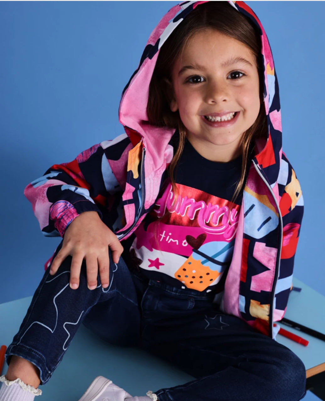 TucTuc Camiseta Azul Marino Detalles Brillantes Y Pantalón Vaquero De Estrellas.