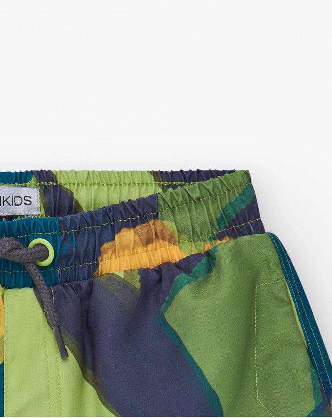 TucTuc NK Dune Extreme Conjunto Camiseta Para Niño En Verde Con Estampado Multicolor Y Bermudas Verde Con Estampado Tropical