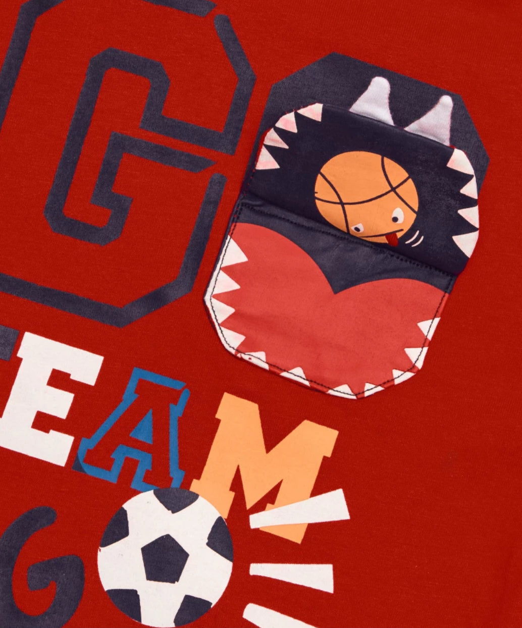 TucTuc Camiseta Roja Manga Larga “Go Team Go” Y Pantalón Denim Bolsillos