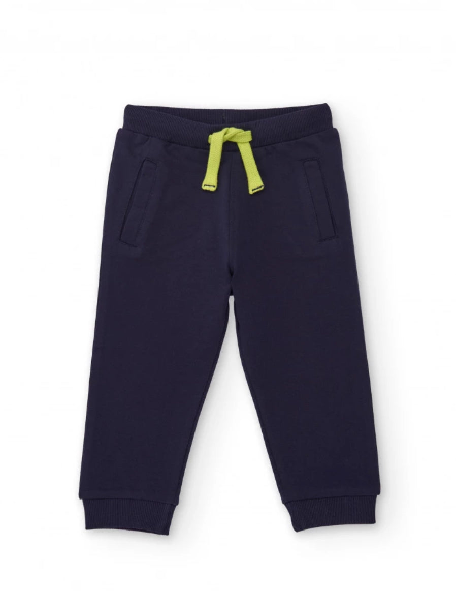 TucTuc Camiseta para niño color verde con estampado de astronauta y Pantalón azul marino con cintura ajustable y bordado de nave espacial.