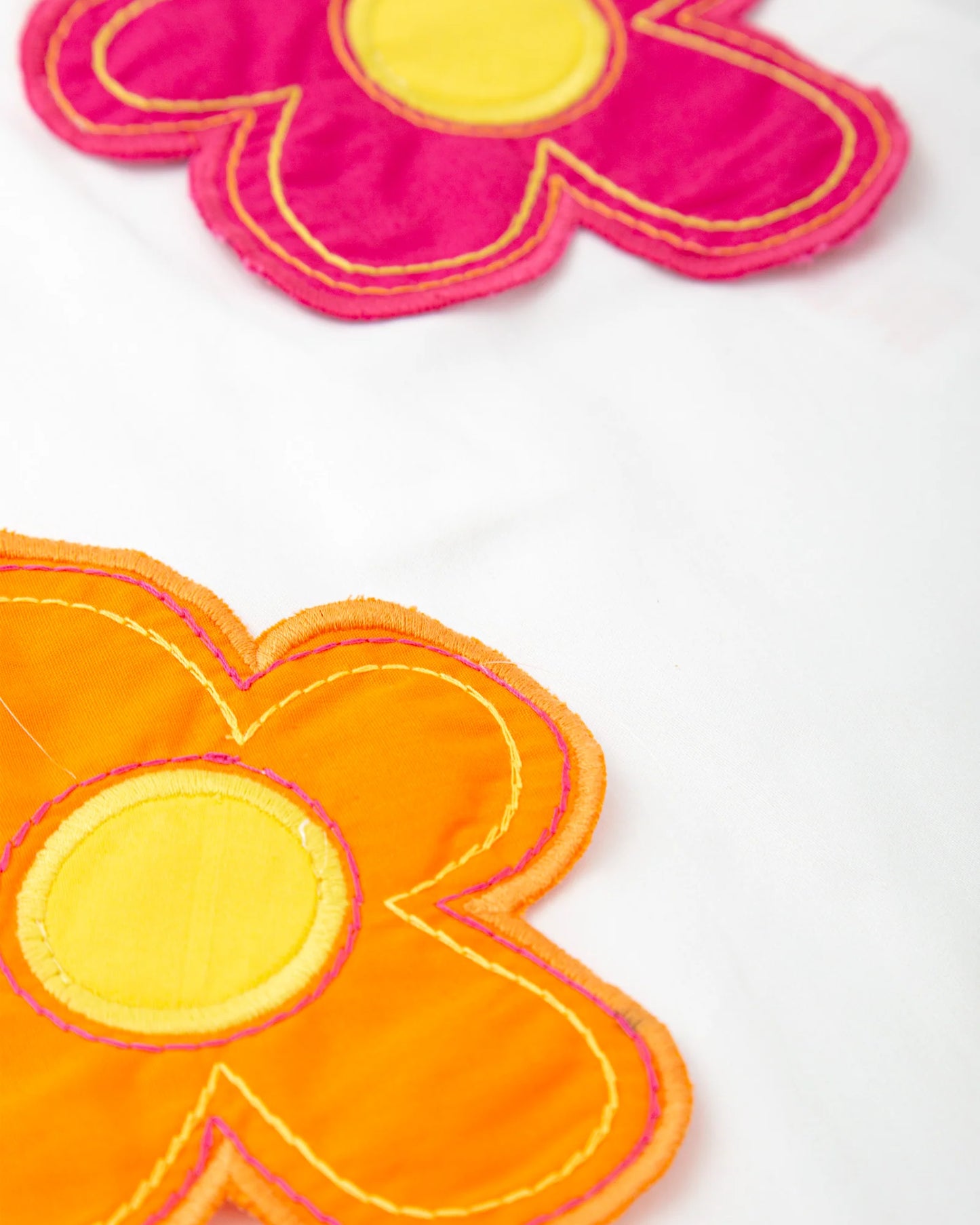 AGATHA RUIZ DE LA PRADA BABY VESTIDO BLANCO FLORES COLORES NIÑA