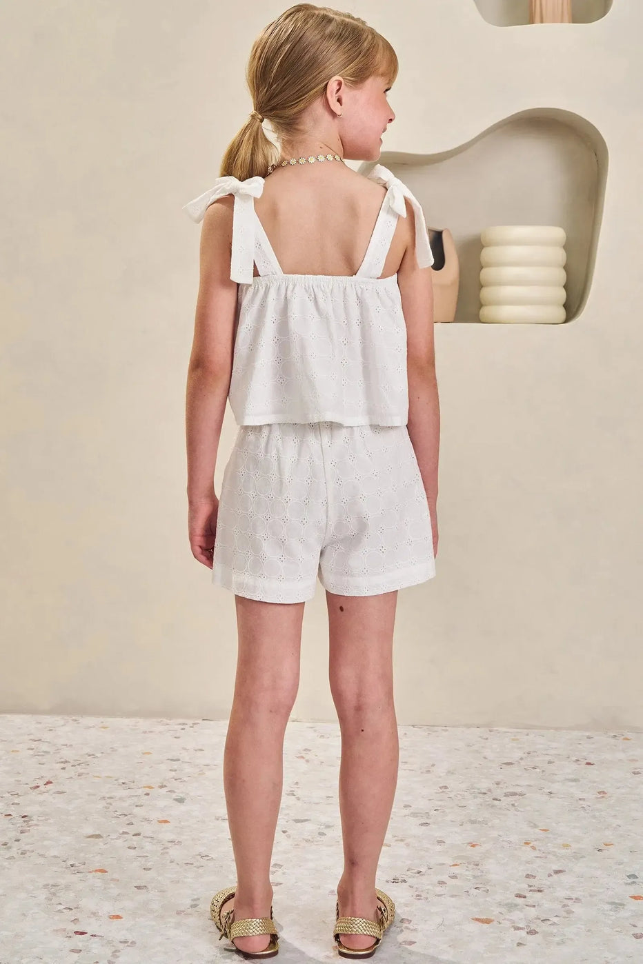 Infanti Conjunto Niña Blusa y Pantalón Corto Blanco con Diseños Bordados Calados