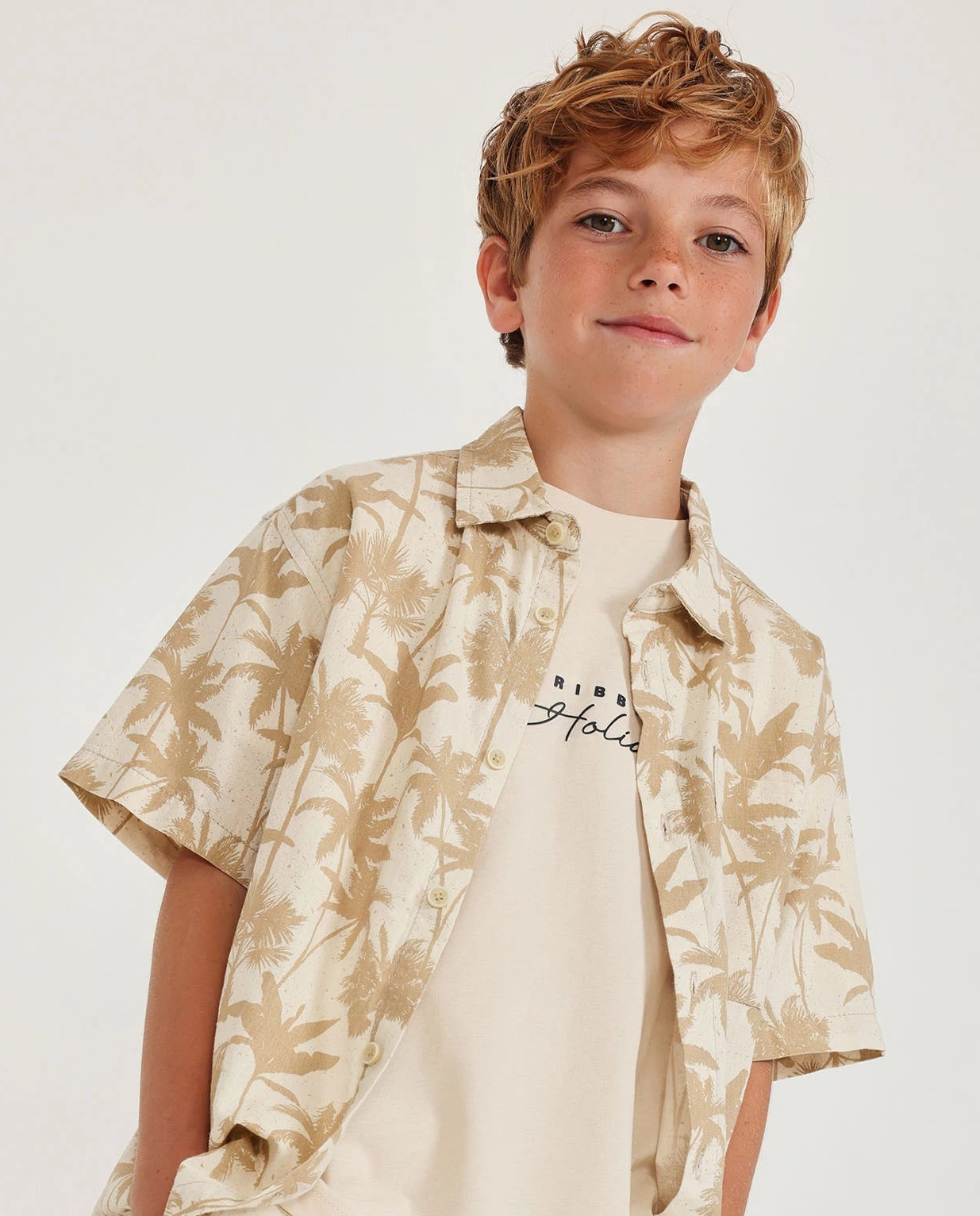 TucTuc NK Conjunto Niño Camisa Palmeras y Pantalón en denim azul lavado