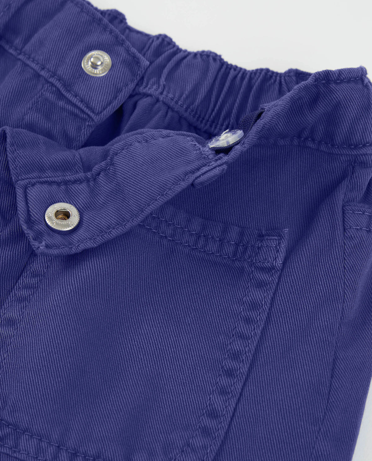 TucTuc Conjunto Camiseta de niña de punto y mangas fruncidas Falda plana y botones de corazón